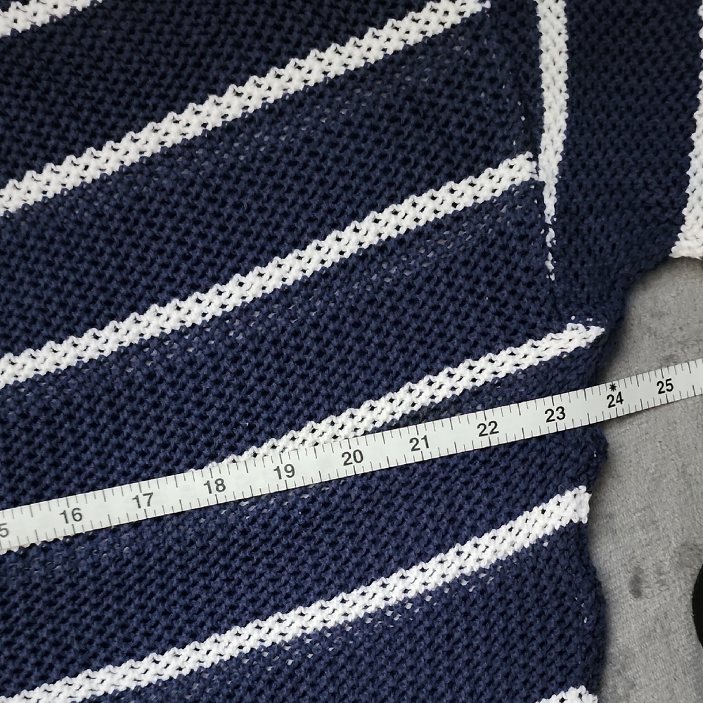 $4 FIRM 🌟FINAL MARK DOWN🌟Old Navy Women's Navy and White Striped Cardigan - Picture 4 of 6